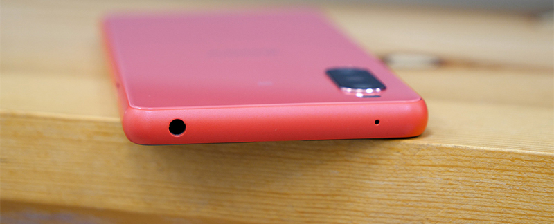 xperia-10-III-bottom.jpg