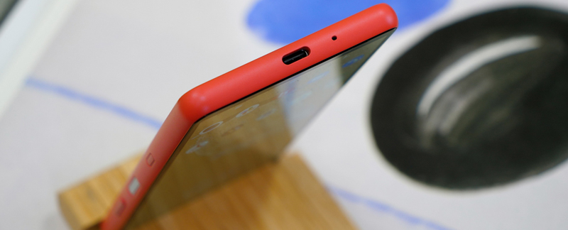 xperia-10-III-top.jpg